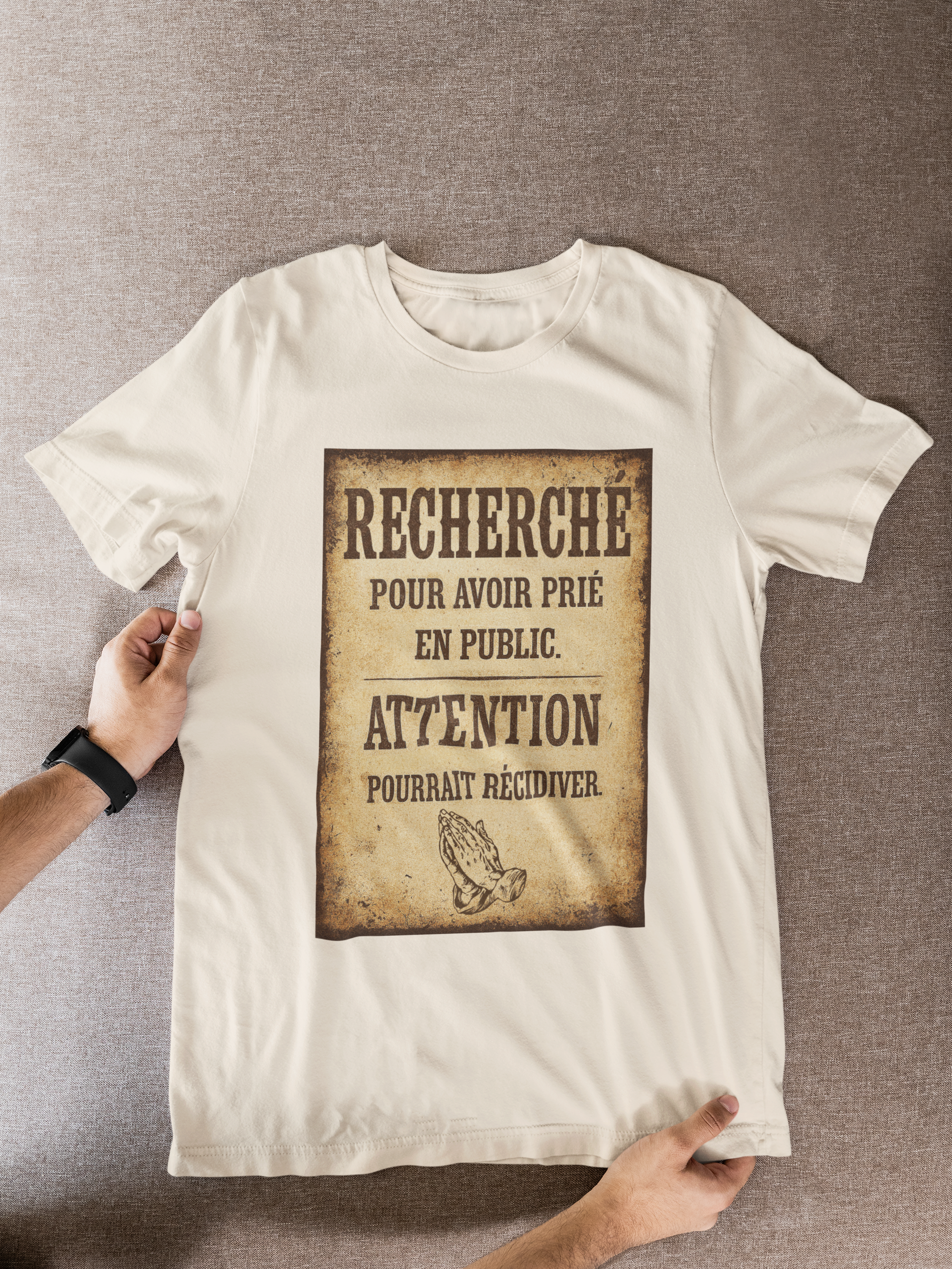 T-shirt chrétien engagé - “Recherché pour avoir prié en public”, pour homme