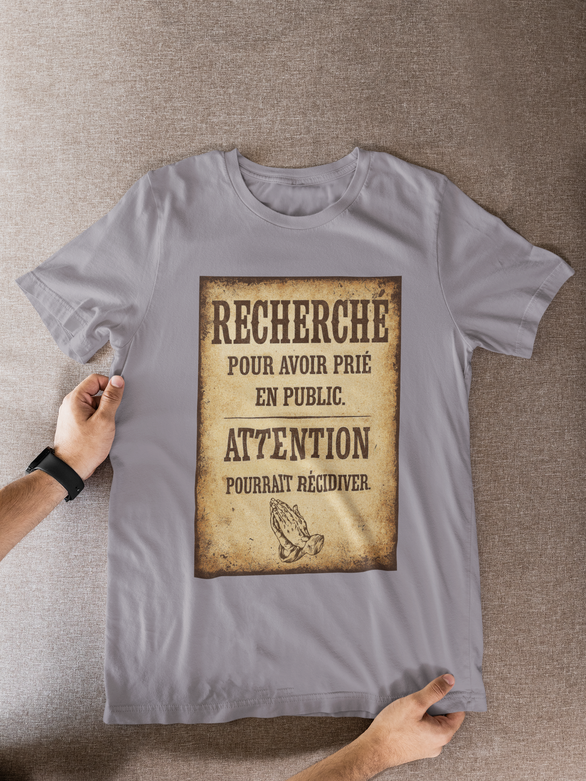 T-shirt chrétien engagé - “Recherché pour avoir prié en public”, pour homme