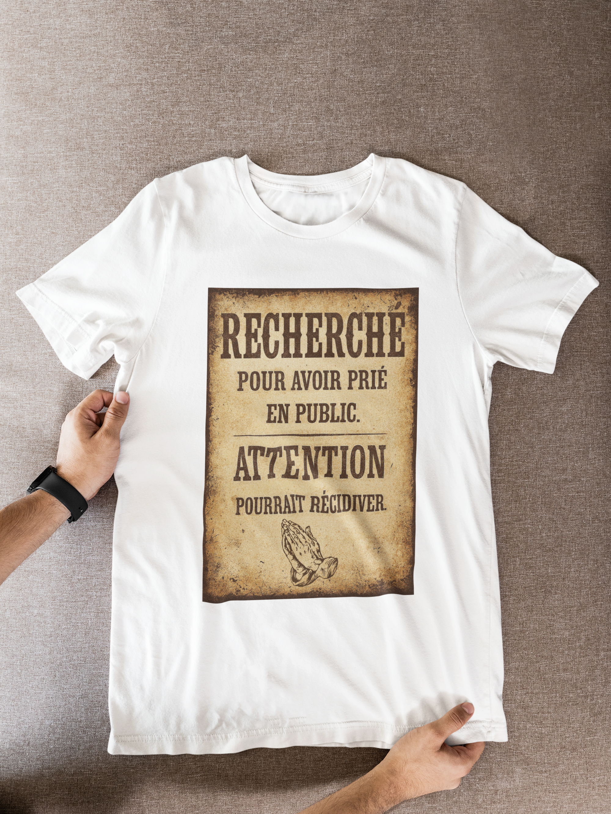 T-shirt chrétien engagé - “Recherché pour avoir prié en public”, pour homme